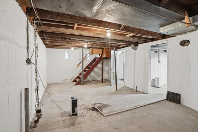516 W 11th Street, Cedar Falls, IA 50613