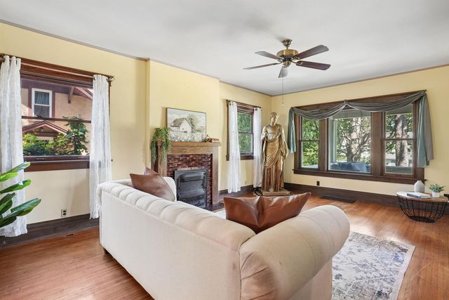 516 W 11th Street, Cedar Falls, IA 50613