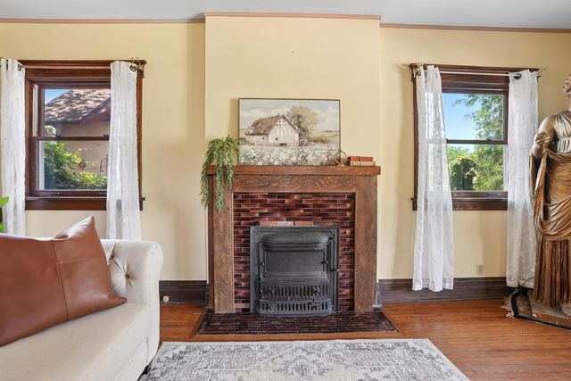 516 W 11th Street, Cedar Falls, IA 50613