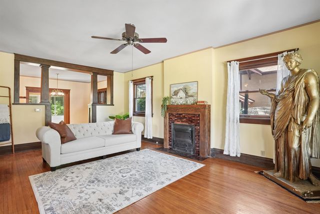 516 W 11th Street, Cedar Falls, IA 50613