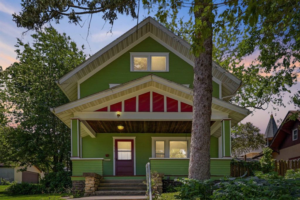 516 W 11th Street, Cedar Falls, IA 50613