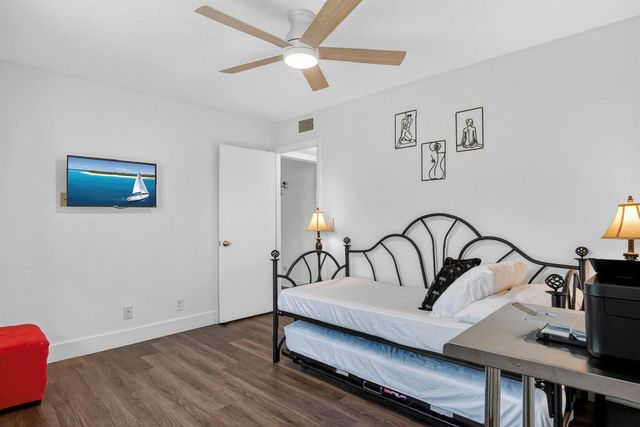 5930 Whispering Pine Way B-2, Greenacres, FL 33463