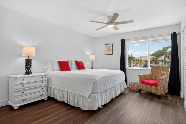 5930 Whispering Pine Way B-2, Greenacres, FL 33463