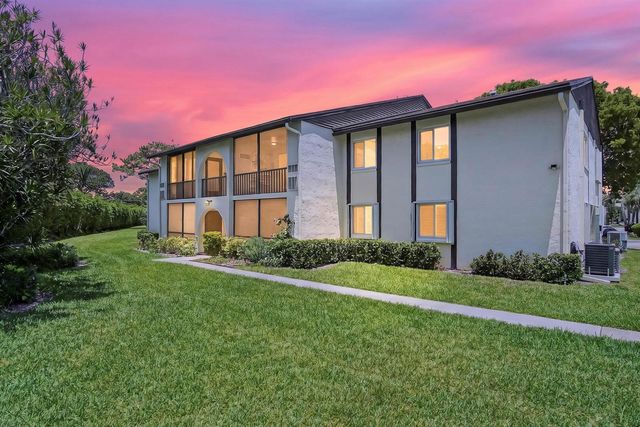 5930 Whispering Pine Way B-2, Greenacres, FL 33463