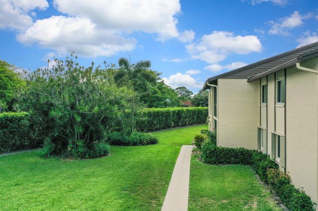 5930 Whispering Pine Way B-2, Greenacres, FL 33463