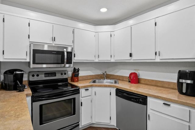 5930 Whispering Pine Way B-2, Greenacres, FL 33463