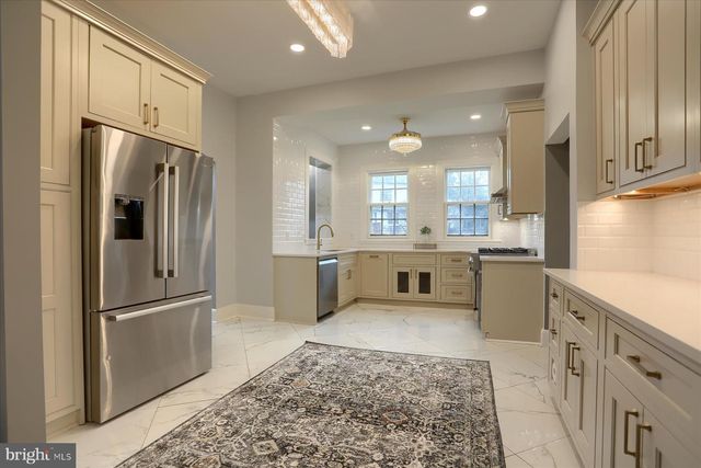 818 W UNIVERSITY PKWY, Baltimore, MD 21210