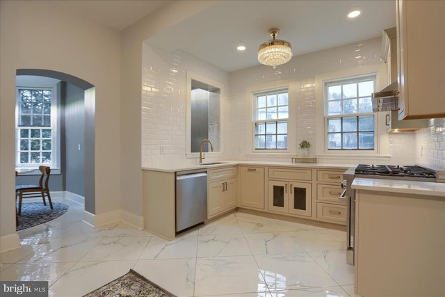 818 W UNIVERSITY PKWY, Baltimore, MD 21210