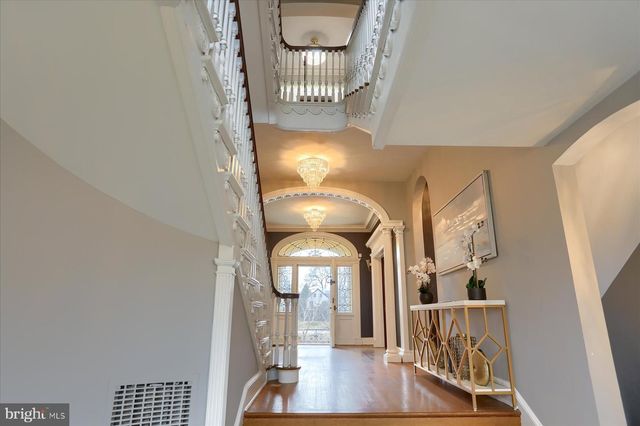 818 W UNIVERSITY PKWY, Baltimore, MD 21210