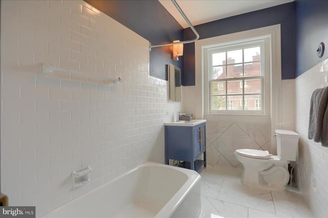 818 W UNIVERSITY PKWY, Baltimore, MD 21210