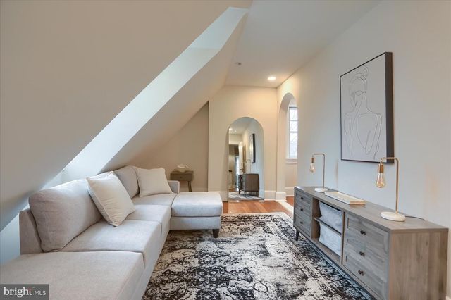 818 W UNIVERSITY PKWY, Baltimore, MD 21210