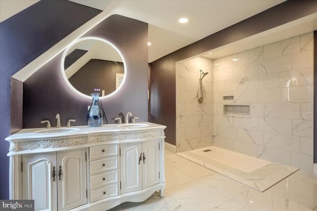 818 W UNIVERSITY PKWY, Baltimore, MD 21210