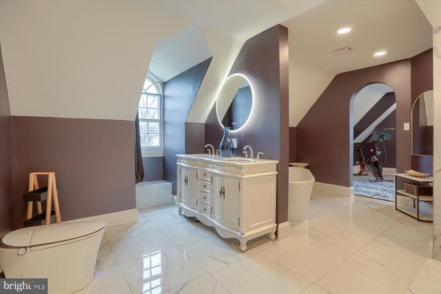 818 W UNIVERSITY PKWY, Baltimore, MD 21210