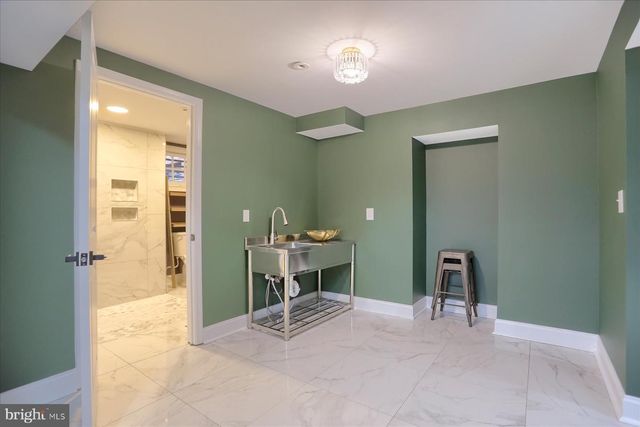 818 W UNIVERSITY PKWY, Baltimore, MD 21210