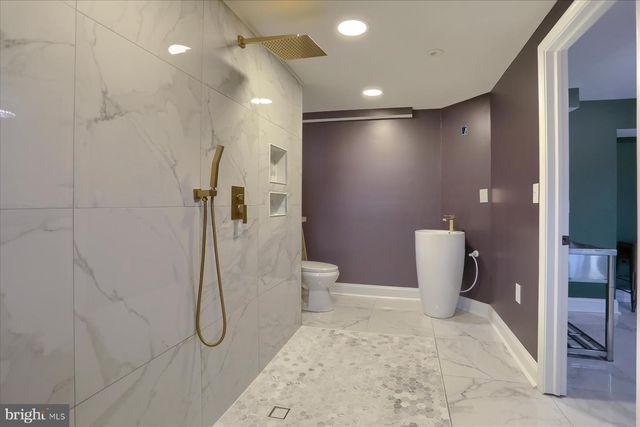 818 W UNIVERSITY PKWY, Baltimore, MD 21210