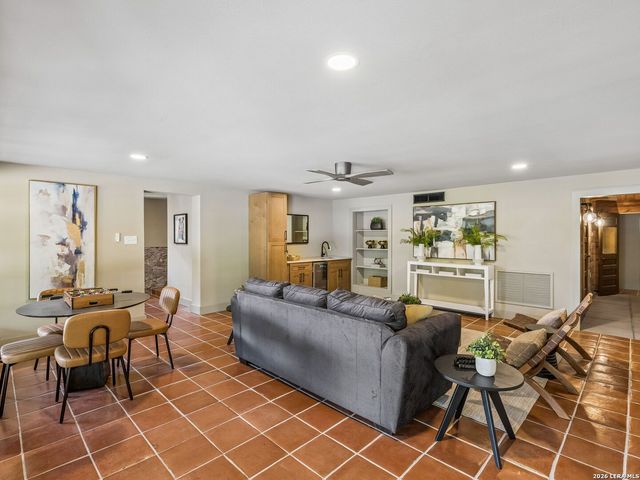 850 Estes Avenue, San Antonio, TX 78209
