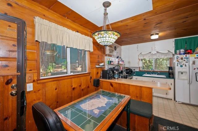 23940 Cresta Drive, Crestline, CA 92325