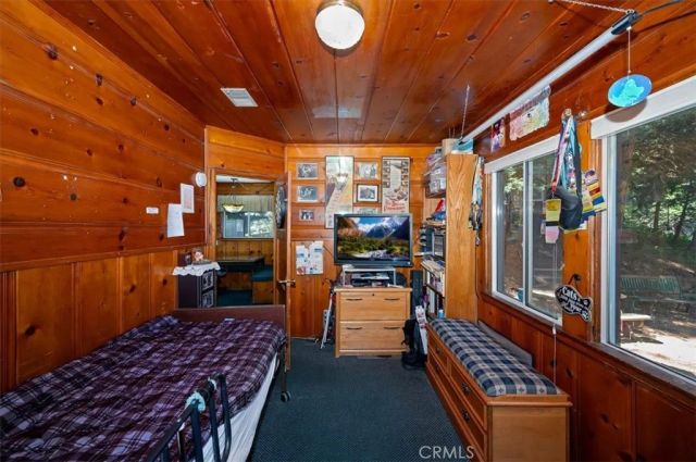 23940 Cresta Drive, Crestline, CA 92325
