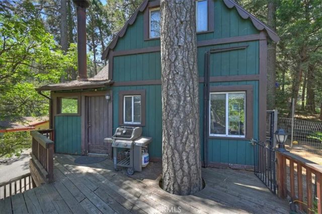 23940 Cresta Drive, Crestline, CA 92325