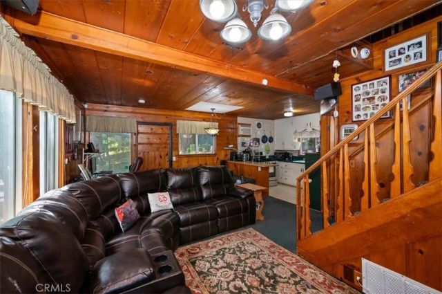 23940 Cresta Drive, Crestline, CA 92325