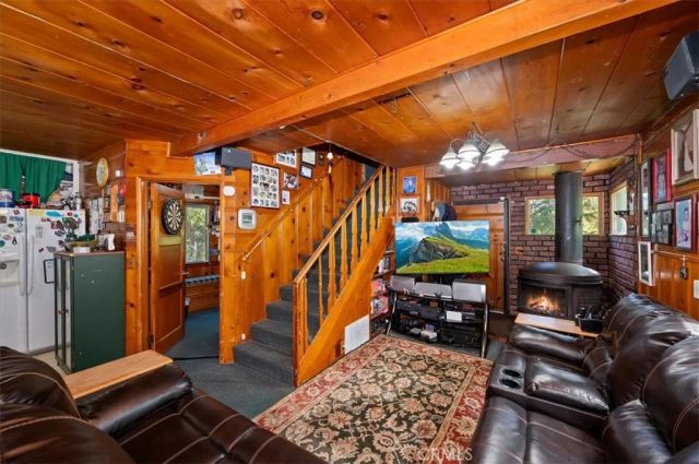 23940 Cresta Drive, Crestline, CA 92325