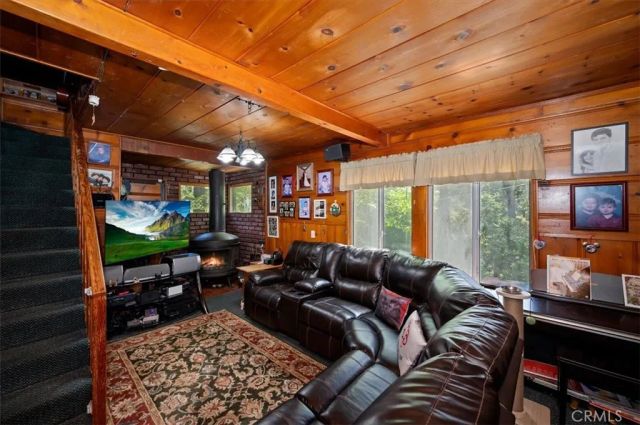 23940 Cresta Drive, Crestline, CA 92325