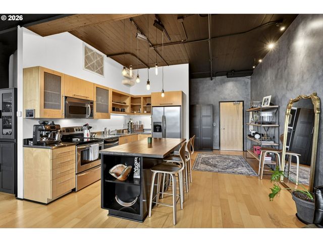 1400 Nw IRVING St 527, Portland, OR 97209