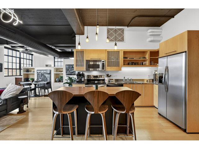 1400 Nw IRVING St 527, Portland, OR 97209
