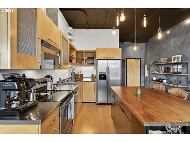 1400 Nw IRVING St 527, Portland, OR 97209
