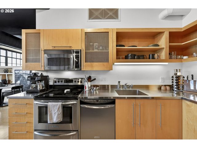 1400 Nw IRVING St 527, Portland, OR 97209