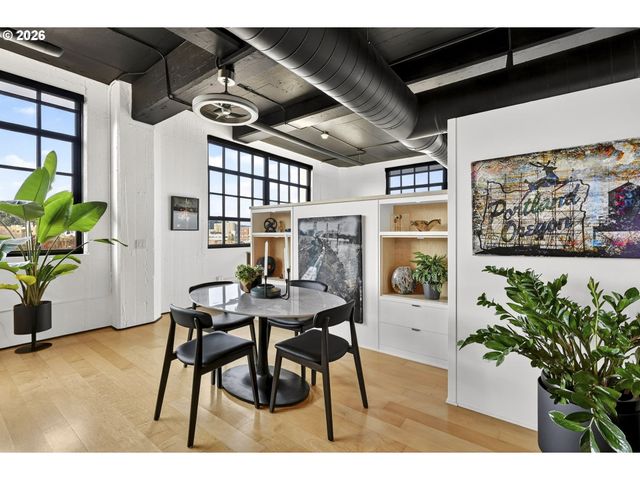 1400 Nw IRVING St 527, Portland, OR 97209