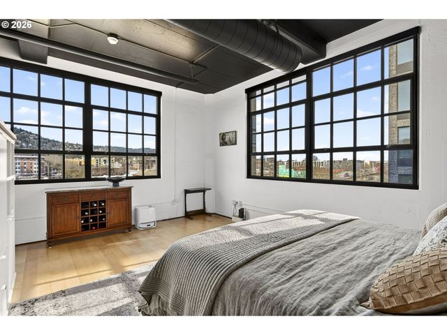 1400 Nw IRVING St 527, Portland, OR 97209
