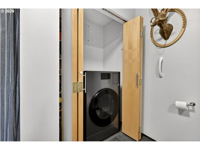 1400 Nw IRVING St 527, Portland, OR 97209