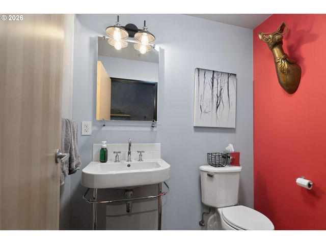1400 Nw IRVING St 527, Portland, OR 97209