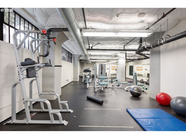 1400 Nw IRVING St 527, Portland, OR 97209