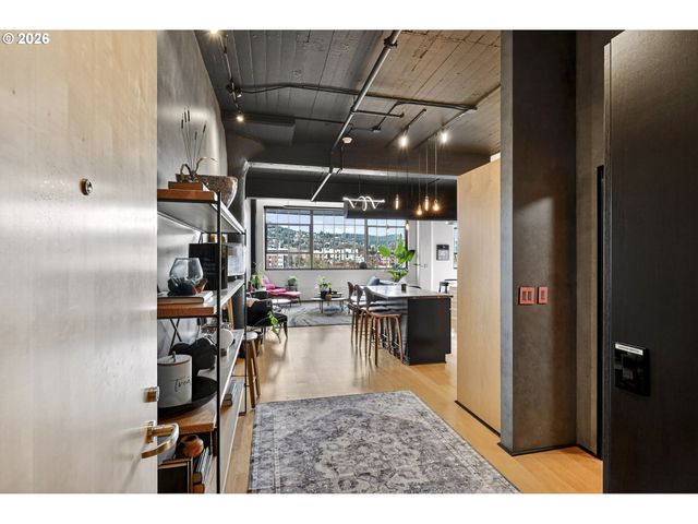 1400 Nw IRVING St 527, Portland, OR 97209