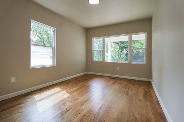 1516 W School Street, Claremore, OK 74017