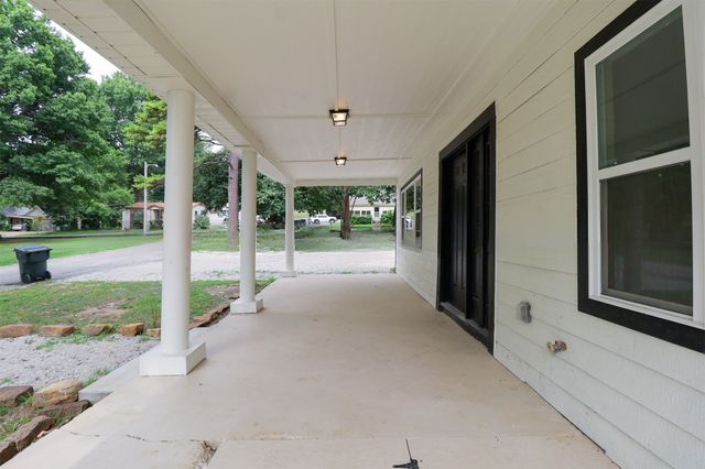 1516 W School Street, Claremore, OK 74017