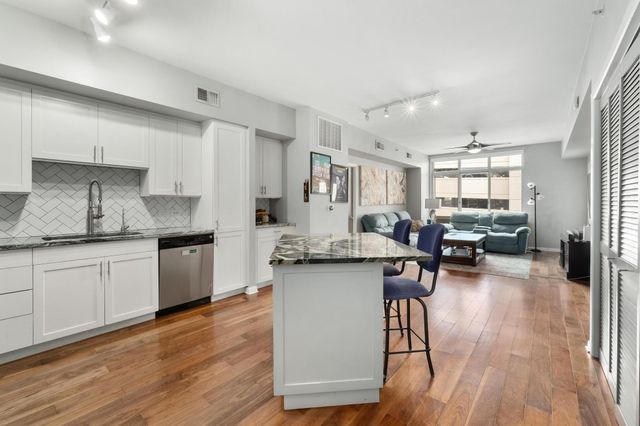 54 Rainey ST 609, Austin, TX 78701
