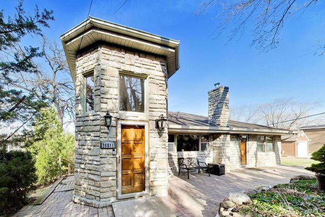 26811 N Oakdale Lane, Mundelein, IL 60060