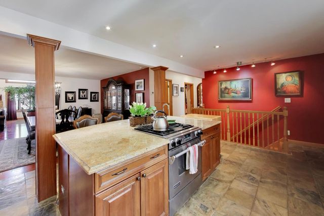 26811 N Oakdale Lane, Mundelein, IL 60060