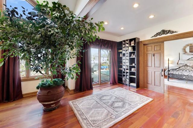 26811 N Oakdale Lane, Mundelein, IL 60060