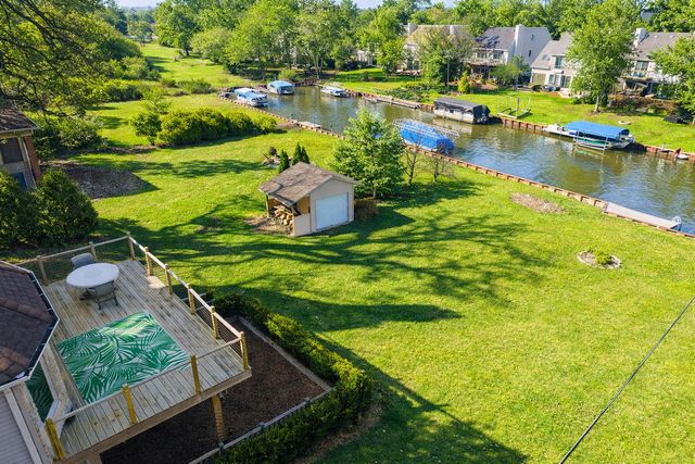 26811 N Oakdale Lane, Mundelein, IL 60060