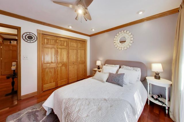 26811 N Oakdale Lane, Mundelein, IL 60060