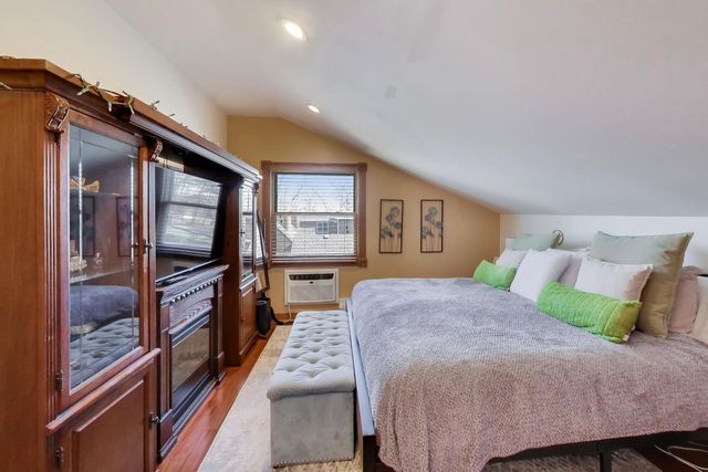 26811 N Oakdale Lane, Mundelein, IL 60060