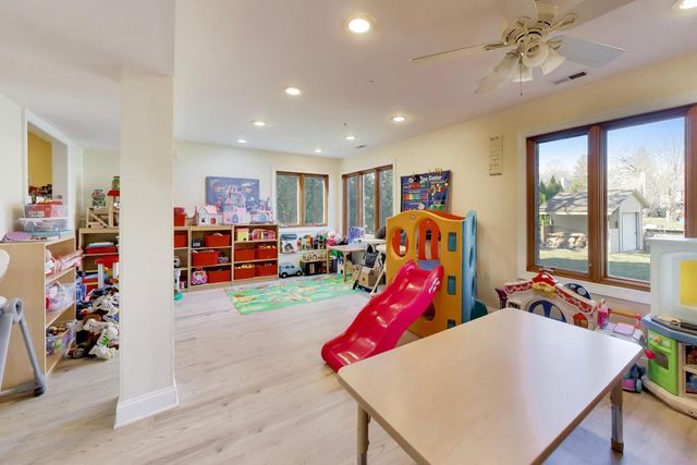 26811 N Oakdale Lane, Mundelein, IL 60060