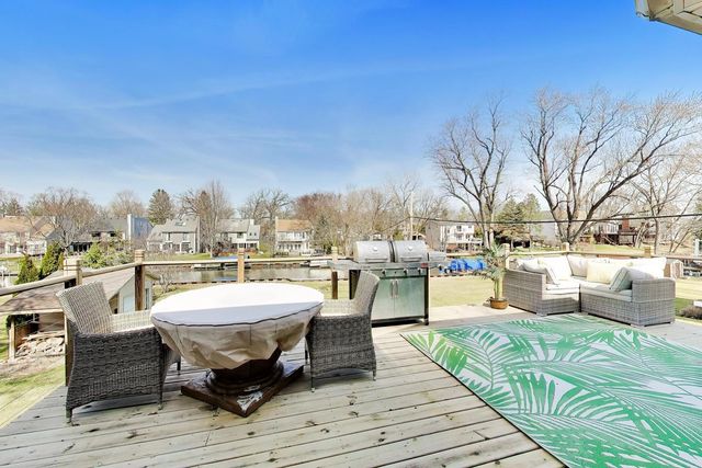 26811 N Oakdale Lane, Mundelein, IL 60060