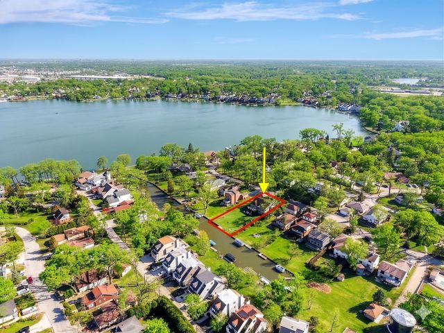 26811 N Oakdale Lane, Mundelein, IL 60060