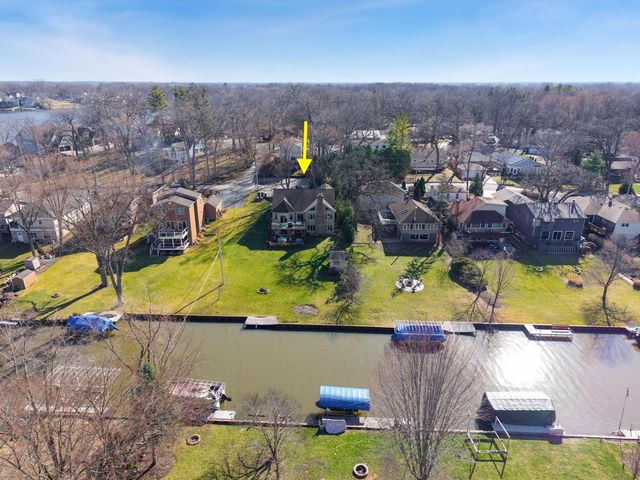 26811 N Oakdale Lane, Mundelein, IL 60060