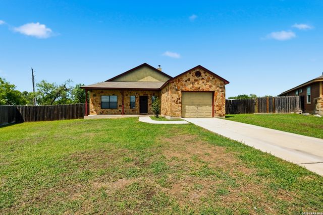 531 INDIAN XING, Jourdanton, TX 78026